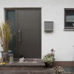 braun ist das neue grau im Türenbereich – neue Farben und große Auswahl