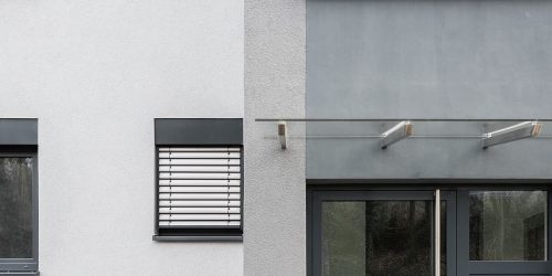 es muss nicht immer gerade sein: Aluminium Haustüre mit gebogenen Sprossen in 71032 Böblingen Galgenberg