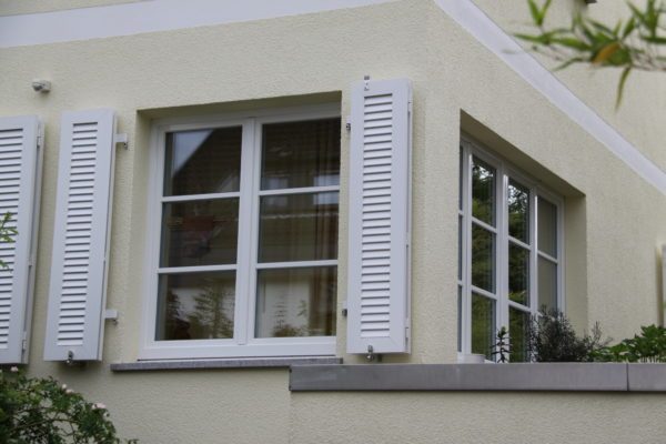 Holz Fenster mit Sprossen in weiß
