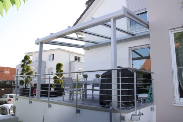 Seitenansicht Überdachung Terrasse auf Garage in 71069 Sindelfingen