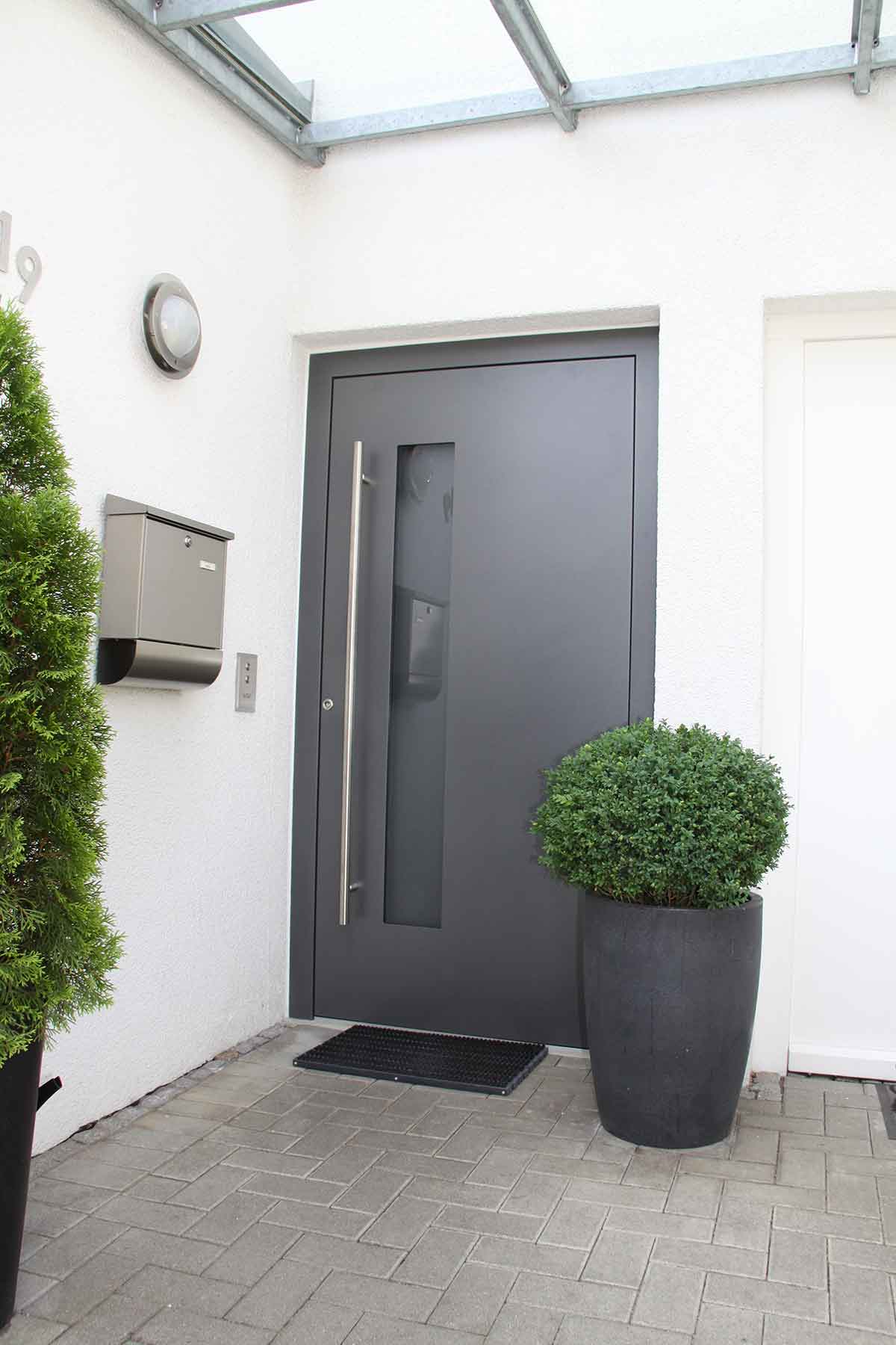 Design Aluminium Haustüre in grau in 71101 Schönaich