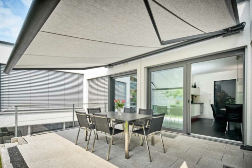 UV beständige Markise für Sonnenschutz auf der Terrasse oder Balkon