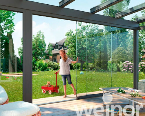 Wind- und Wetterschutz auf Ihrer Terrasse durch ein Dach und Schiebeelemente aus Glas preview