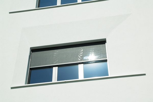 Zipscreens als Sonnenschutz bei Fensterbau Lieber in unserer Ausstellung in der Sindelfinger Str. 13 in 71032 Böblingen